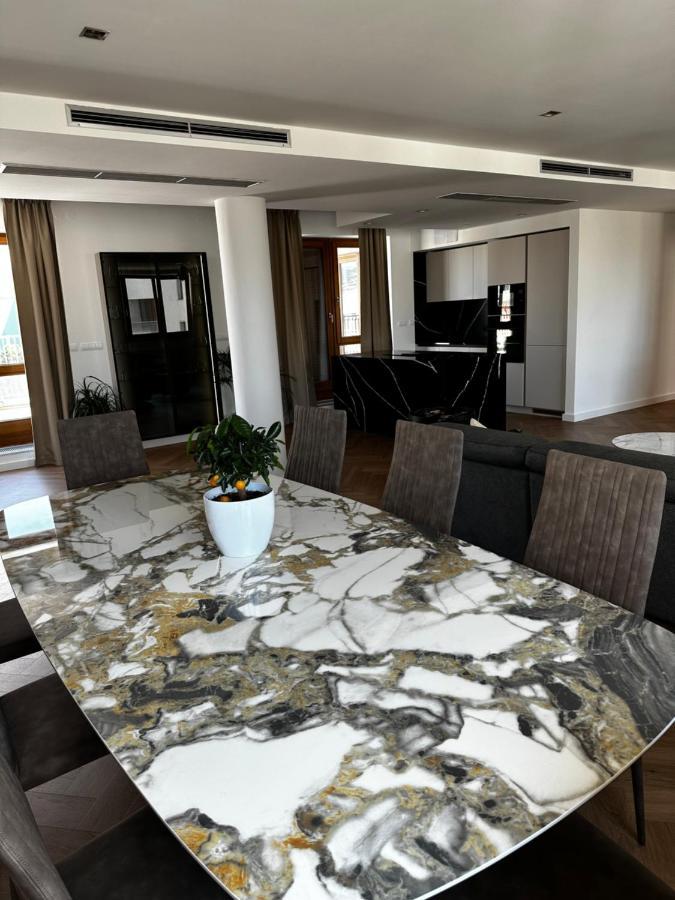Luxury Penthouse At The Historical Centre With Free Parking Leilighet Bratislava Eksteriør bilde