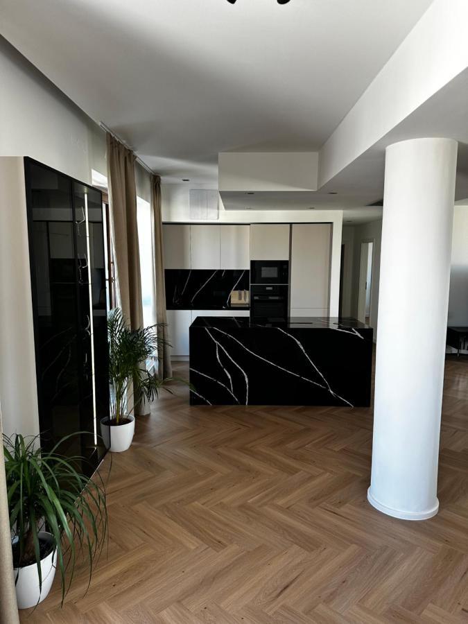 Luxury Penthouse At The Historical Centre With Free Parking Leilighet Bratislava Eksteriør bilde